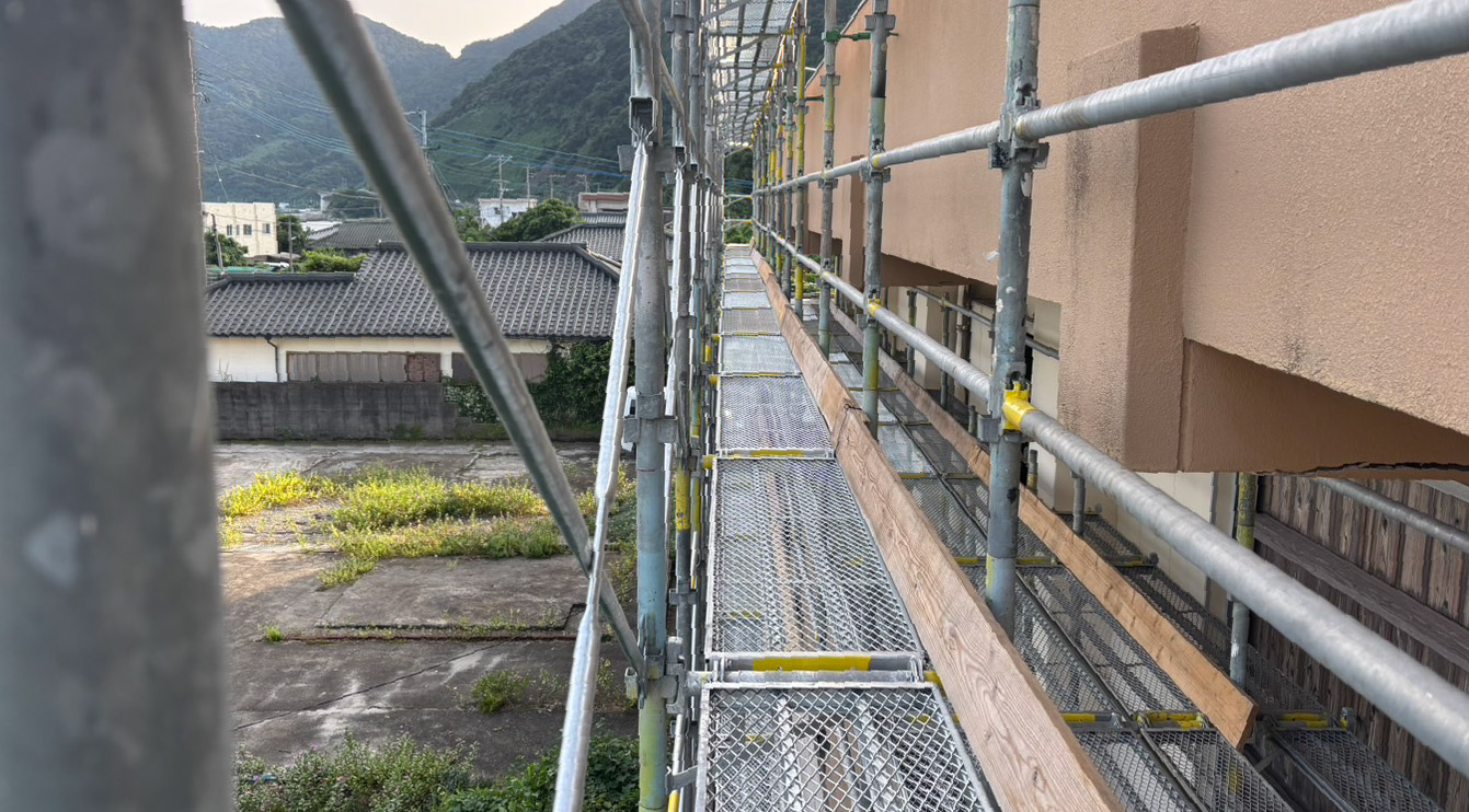 足場工事の施工風景